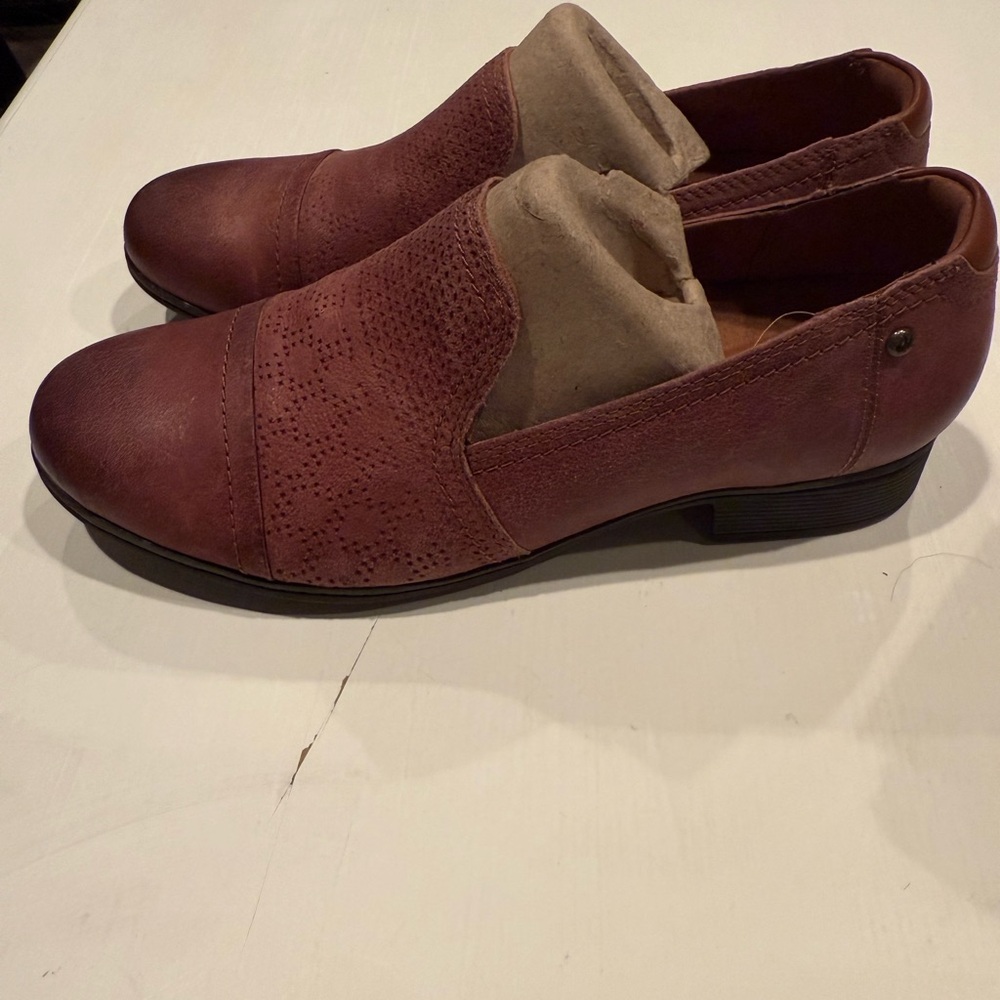Cobb Hill New 9.5 women’s  Burgundy Flats